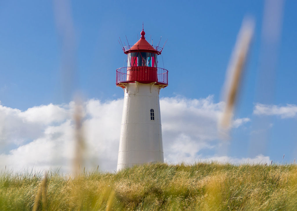 Faro a torre bianca